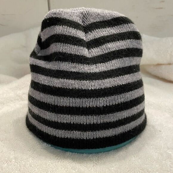 One size little kid Unisex Heathtex black and gray striped stretch beanie hat - Picture 2 of 6